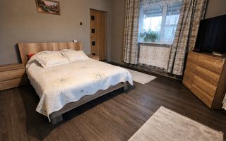 Proprietate cu două locuințe, garaj încălzit, foișor, 600 mp in Ernei - Poză 1