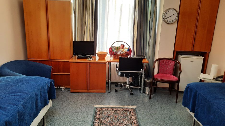 Proprietate versatilă, ideală pentru activități sociale, medicale sau - Poză 16