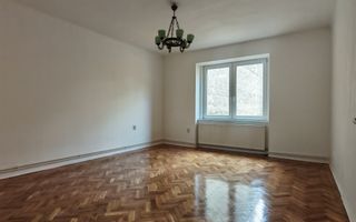 De închiriat apartament 3 camere  etajul 1 zonă ultracentrală. - Poză 5
