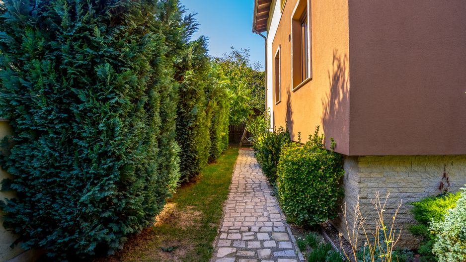 9 camere, 5 bai, spatiu hobby, gradina, garaj,locatie buna - Poză 28