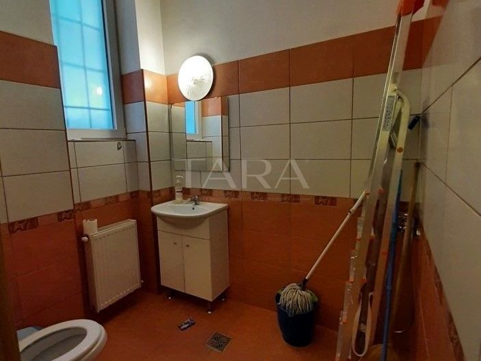De vanzare apartament cu 3 camere in zona Centrala - Poză 7