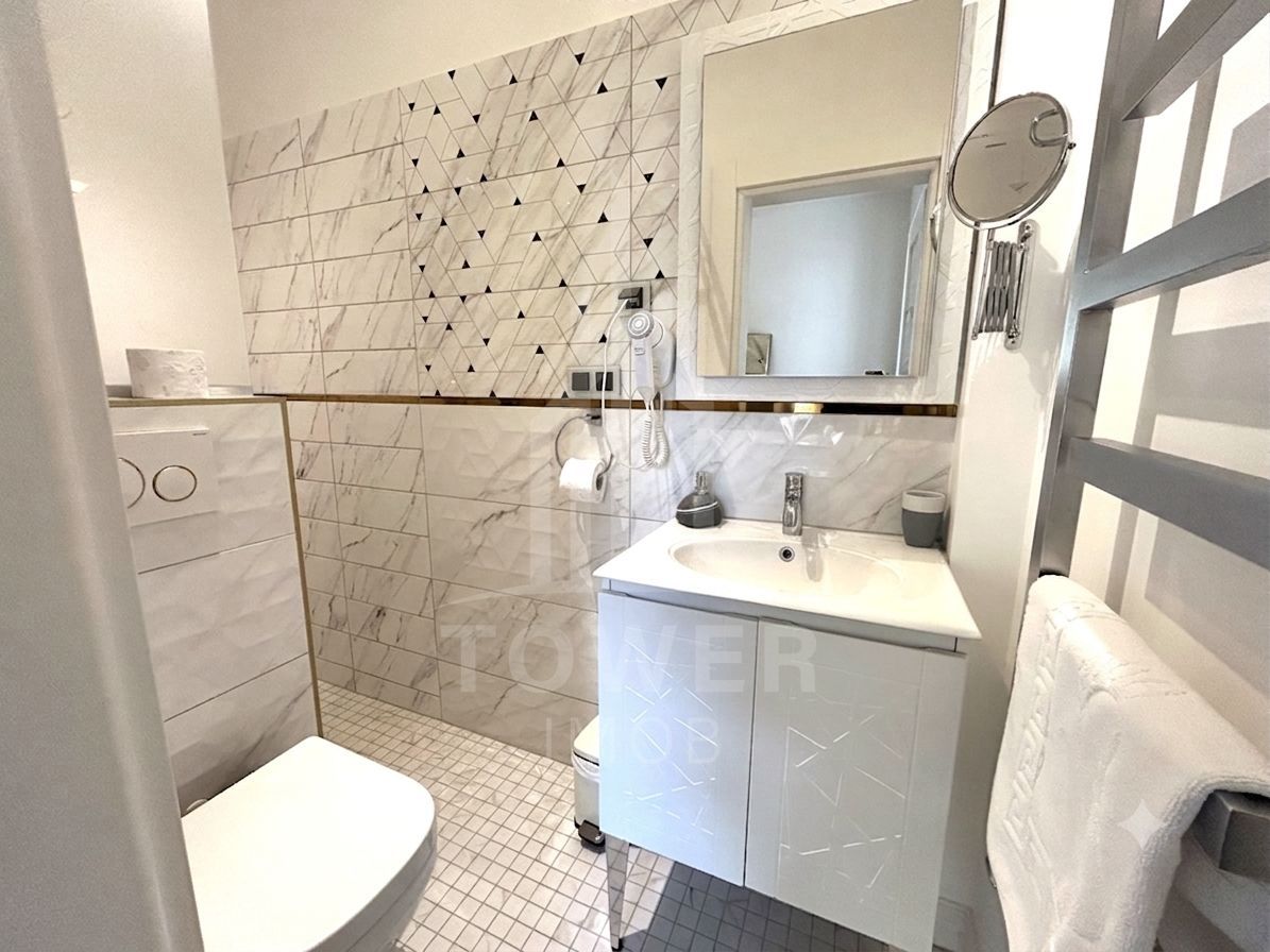 Apartament renovat, cu garaj și pivnițe, în Centrul Istoric al Sibiului - Poză 12