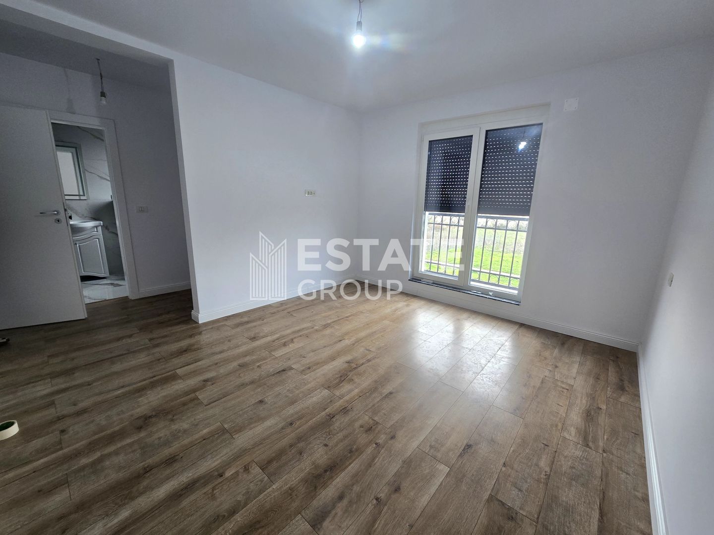 Duplex cu 5 camere despartit prin garaj in Giarmata - Poză 8