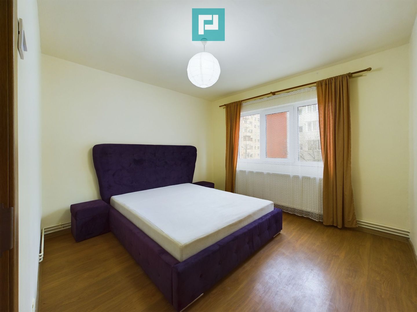 Apartament cu 3 camere în Zona 300 - Poză 1