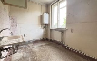 Apartament 2 camere etaj 1 cu boxa zona centrala - Poză 5