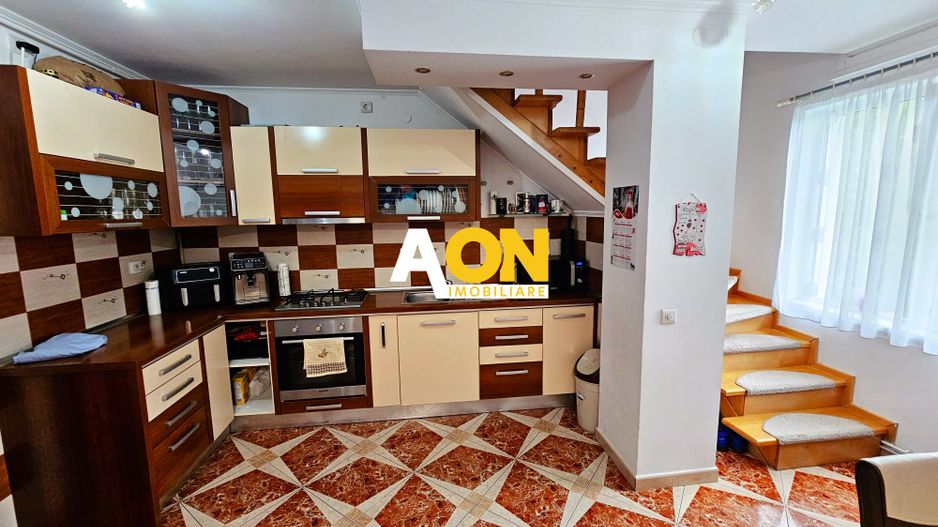 Apartament 3 camere, cu scara interioara, et.2, zona Kaufland Cetate - Poză 1