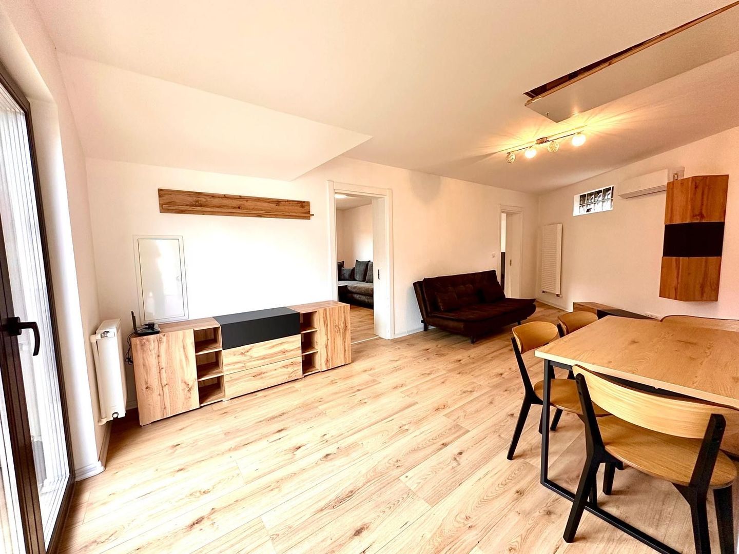 Apartament spațios cu 3 camere , - LA CURTE - 83 mp - Poză 6