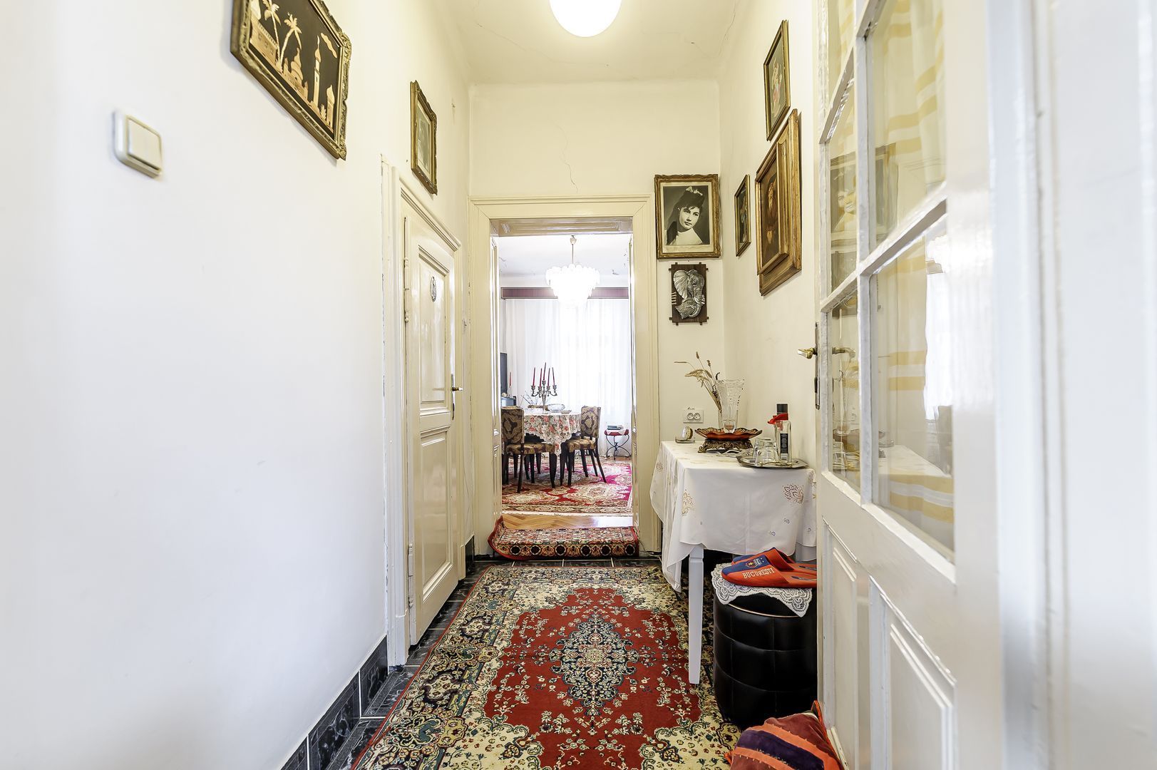 Casă cu 2 apartamente la un pas de centrul orașului! - Poză 4