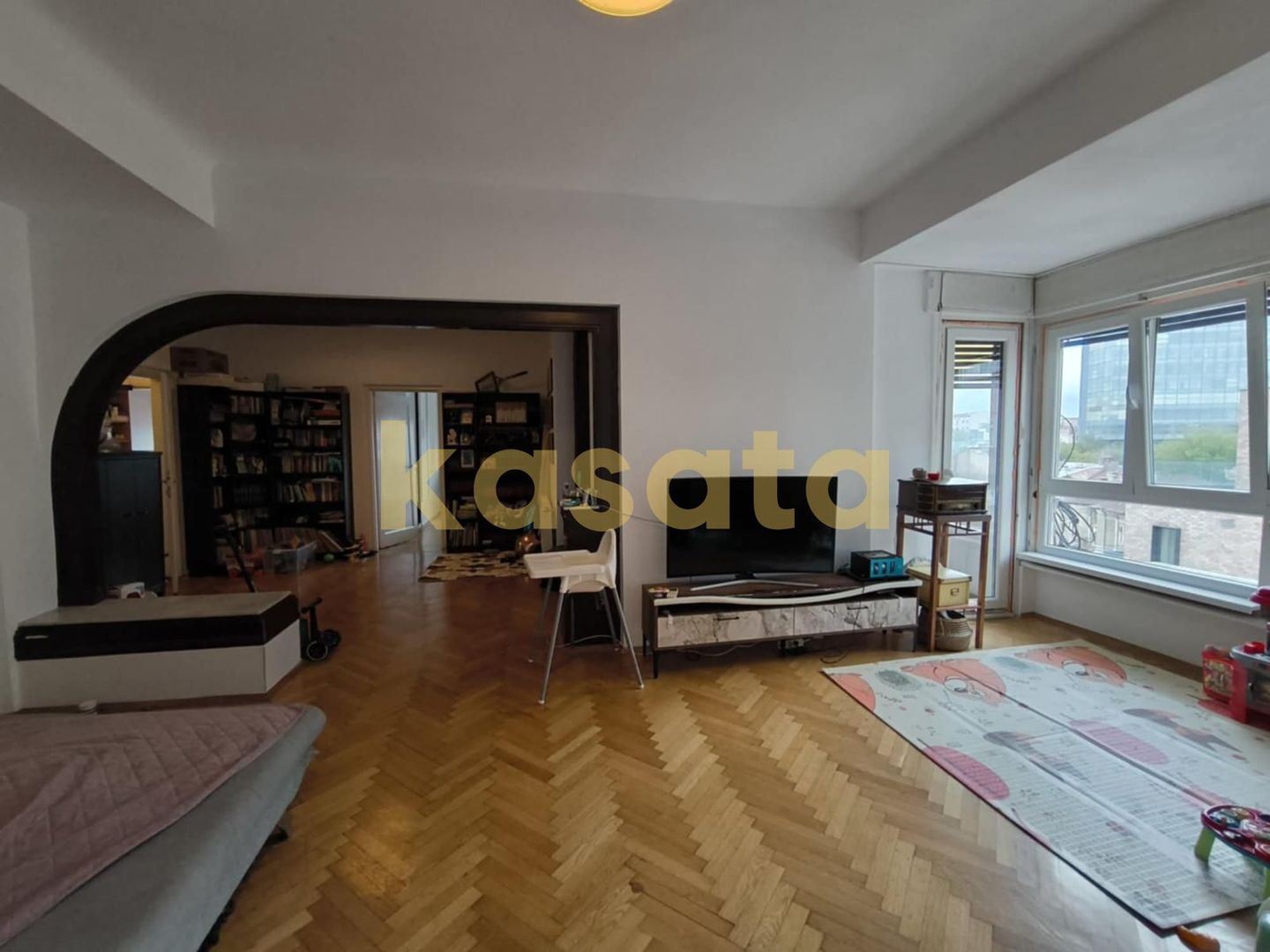 Apartament spațios de 3 camere în Sector 2 – confort și acces rapid! - Poză 1