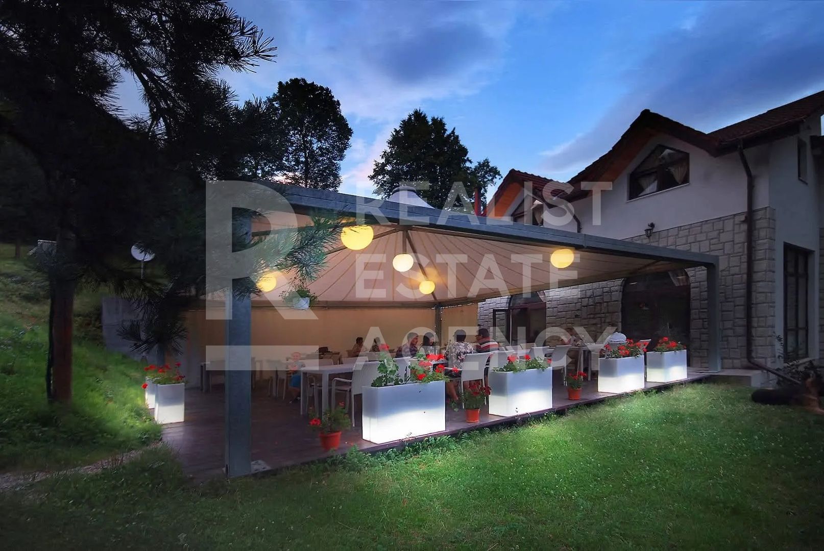 Complex turistic de vânzare în Slănic Moldova - hotel, pensiune - Poză 8