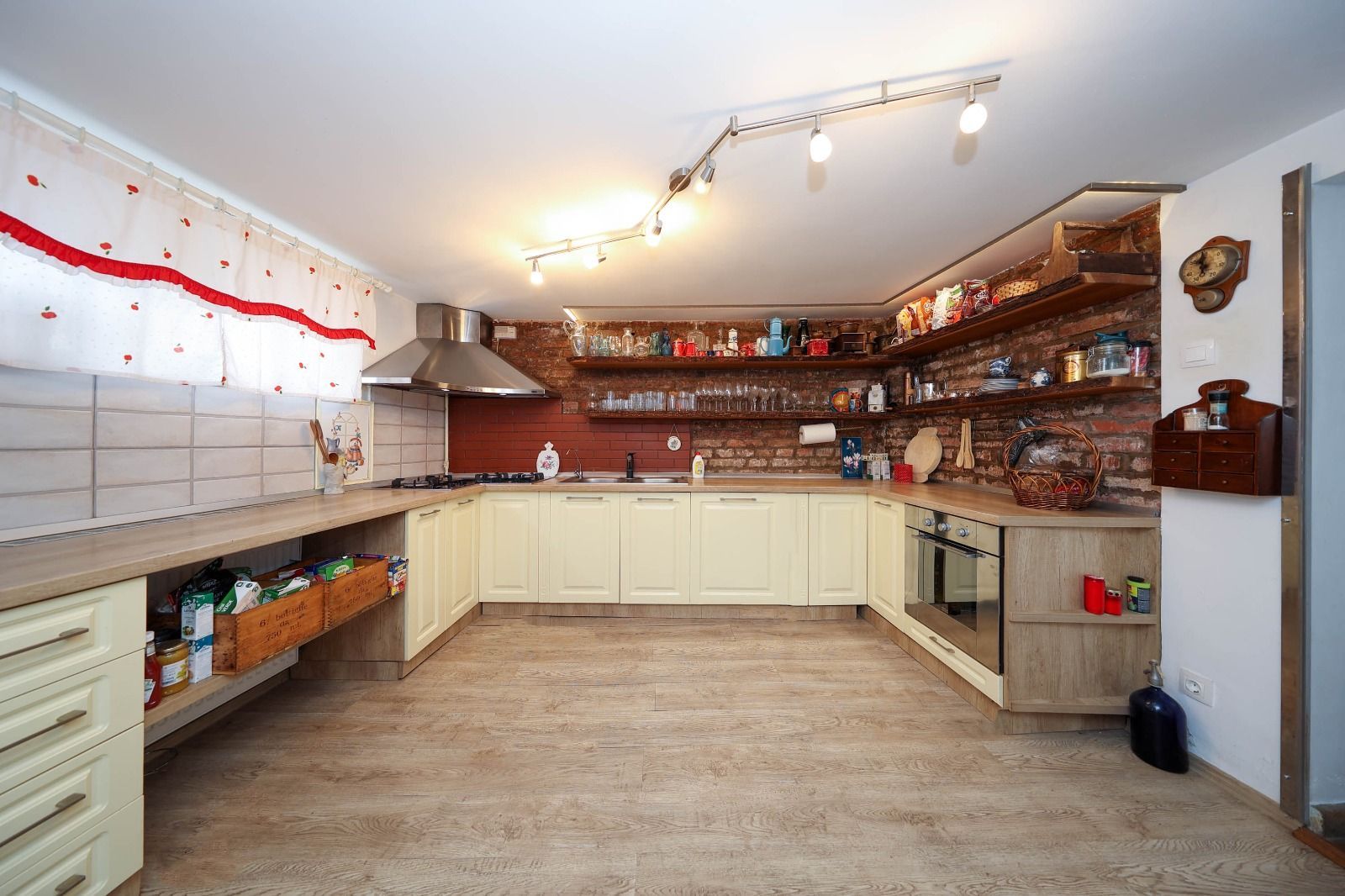 Casă deosebită de vânzare în centrul Brașovului - Poză 28