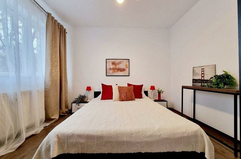 3 Cam Renovat Victoriei Iancu de Hunedoara Metrou Stradal Vedere Spate Lateral - Poză 3