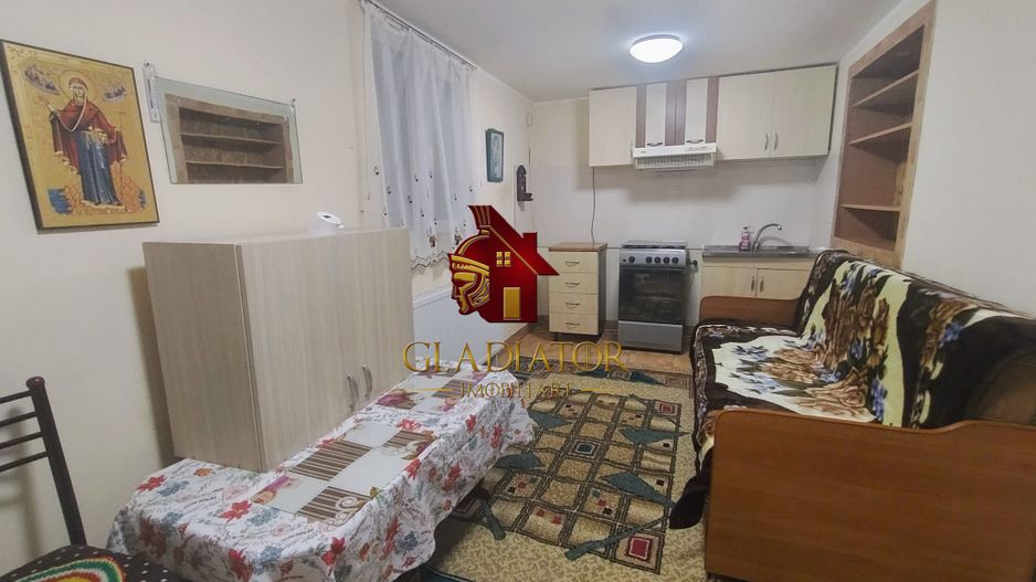 Casa cu teren 491 mp la pret de apartament cu 1 camera in Nicolina - Poză 2