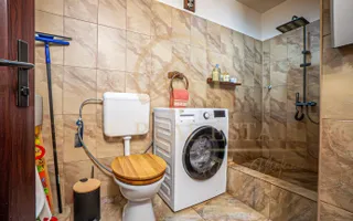 Casa De Vanzare in Palazu Mare - Teren de 455 mp cu Piscina si Garaj - Poză 16