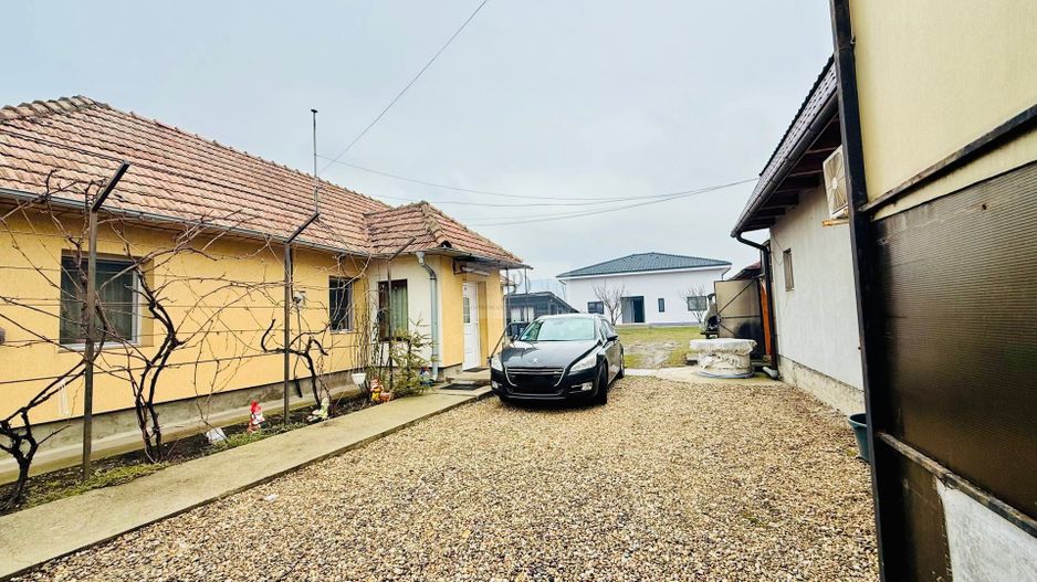 Vanzare 3 case | Teren 1400 mp | Garaj auto + Anexe - Poză 1