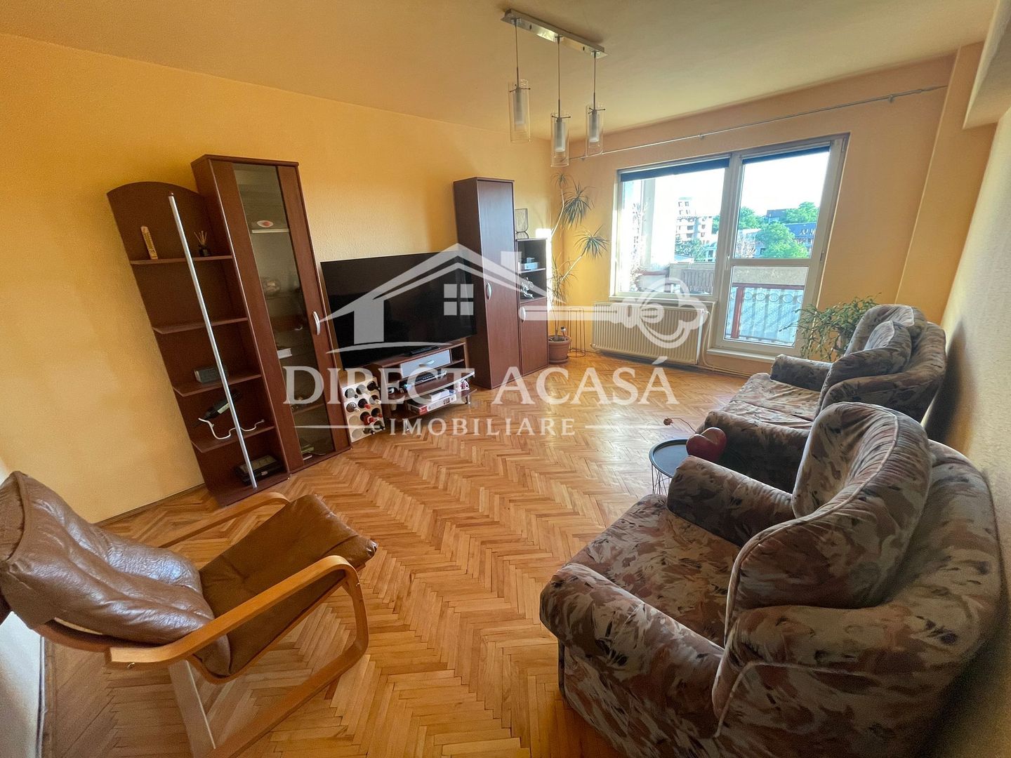 Apartament cu 4 camere de inchiriat-Str Republici-Zona 7 Noiembrie - Poză 1