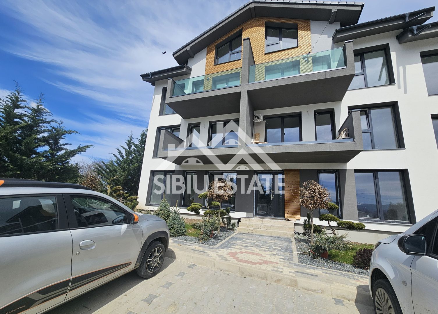 Apartament 2 camere si curte, clasa A  Oferta - Poză 1