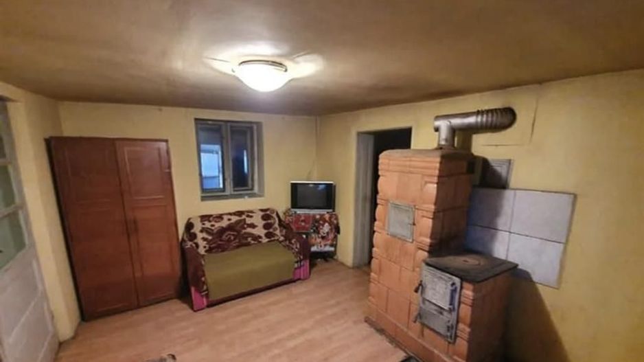 Casa in Les la asfalt si utilitati - Poză 1