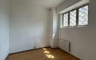 500 mp I Bd Libertatii I parter si etaj 1 I - Poză 8