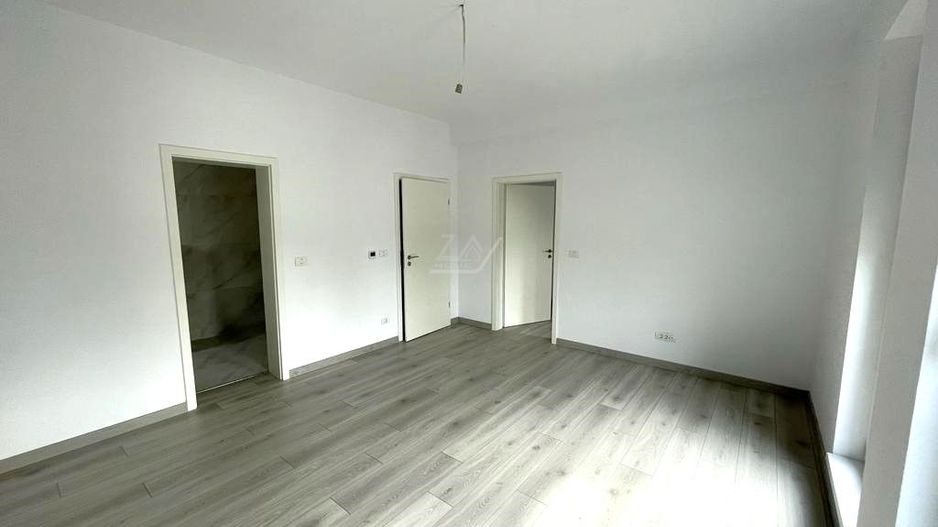 COMISION 0! Duplex finalizat cu 5 camere si 3 bai. Panouri fotovoltaice. - Poză 9