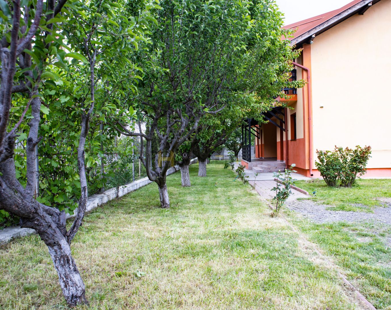 Vila spatioasa pt doua familii 10 camere Clinceni Monumentul Eroilor - Poză 3