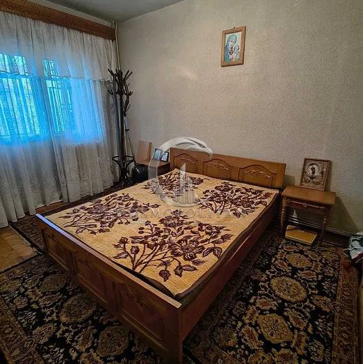 Apartament cu 3 camere ~ zona Pod/Rm. Sarat ~ etaj 2din4 - Poză 3