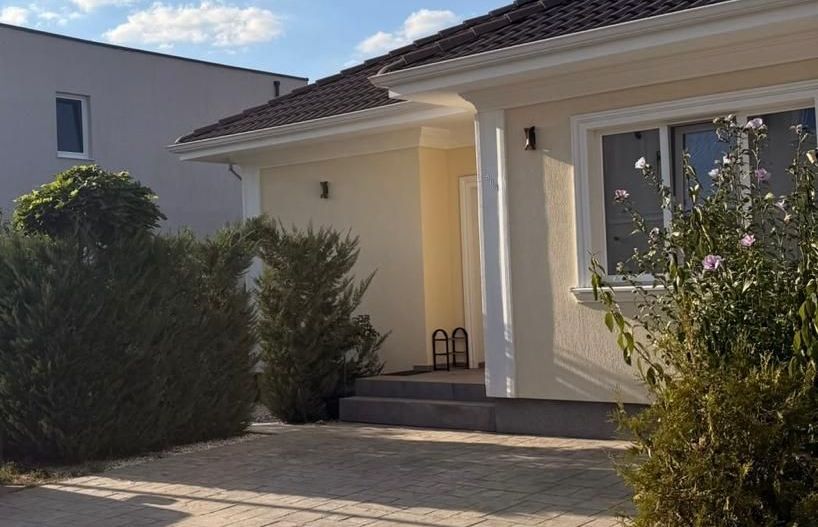 Duplex Premium Bucovăț: Complet Mobilat, Utilat + Curte Amenajată - Poză 1