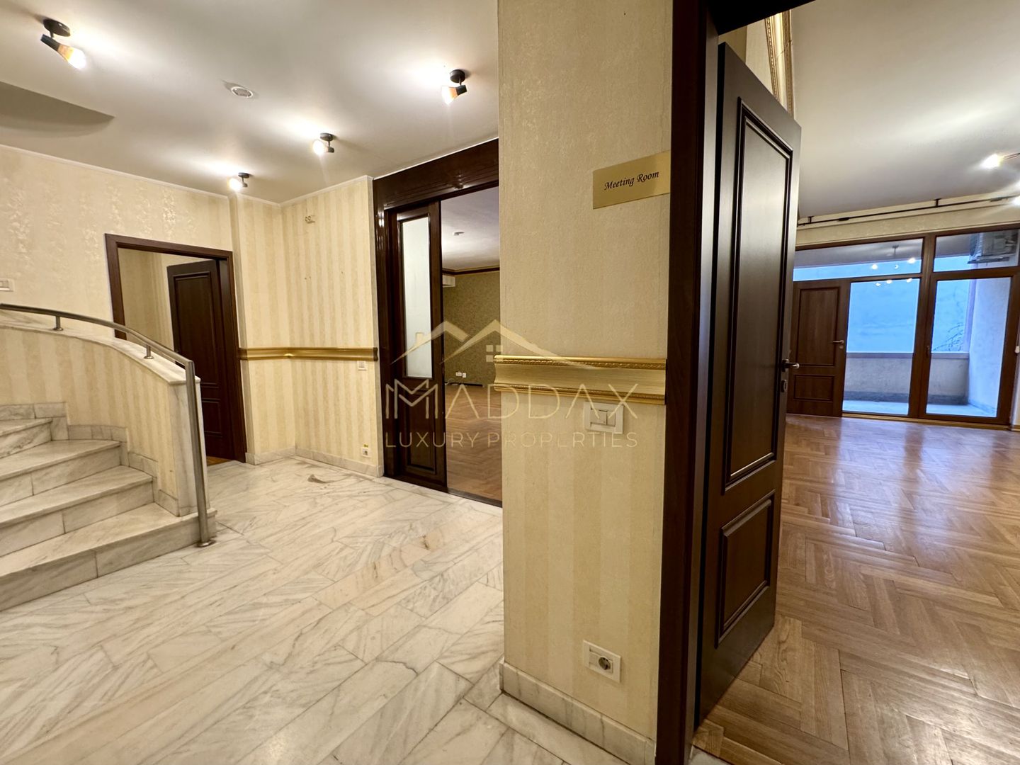 Vila centrala cu 13 camere *460mpu* + garaj // Dorobanți - Poză 9