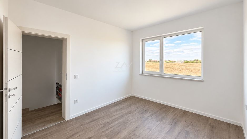 COMISION 0! Duplex finalizat cu 5 camere si 3 bai. Panouri solare. - Poză 13
