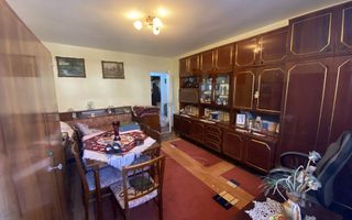 BRASADAS vinde ap 2 cam etaj 1 zona CENTRALA cu garaj. - Poză 1