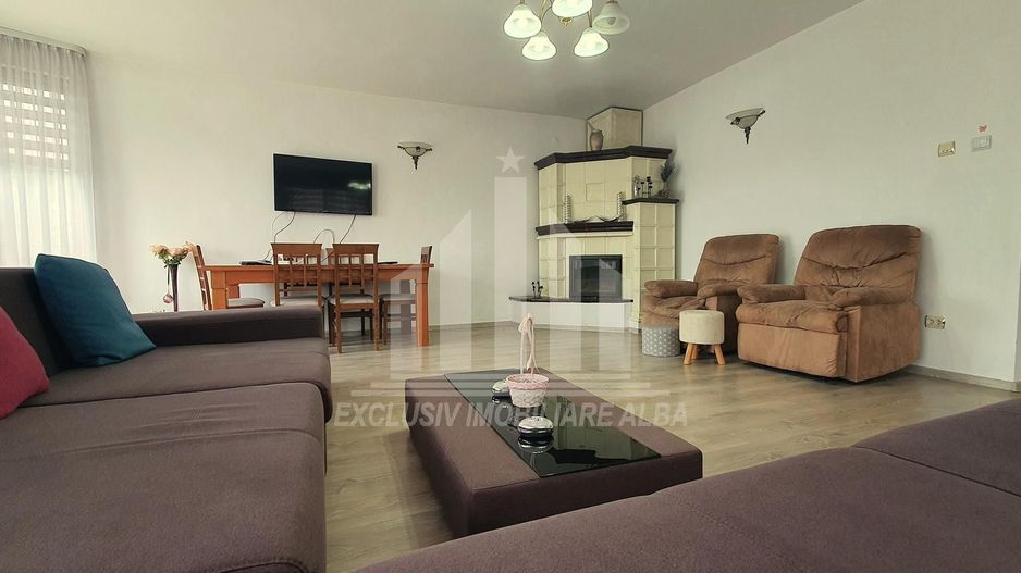 Propunem spre vanzare vila pozitie ultracentrala in Cetate - Poză 1