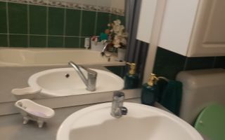 Casa perfectă pentru familie – curte, foișor cu grătar și garaj triplu - Poză 27