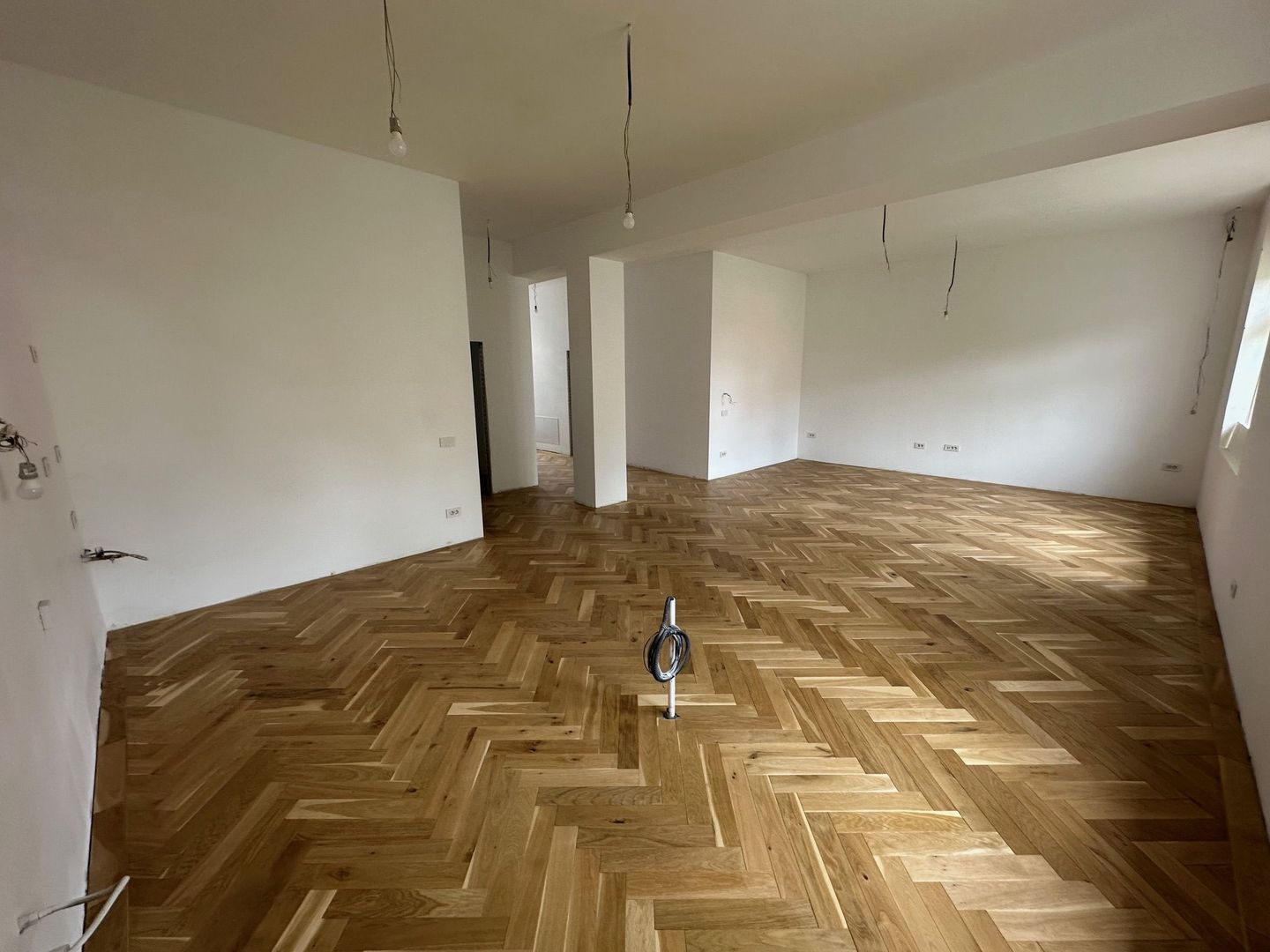 Apartament renovat în clădire istorică - are garaj - Poză 6