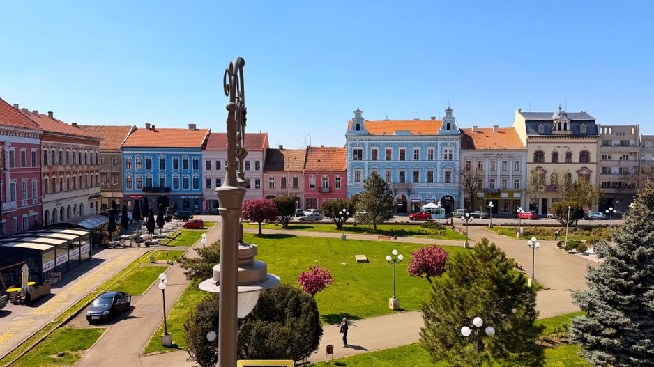 Vânzare apartament ultracentral - 4 boxe incluse + acoperiș nou - Poză 2