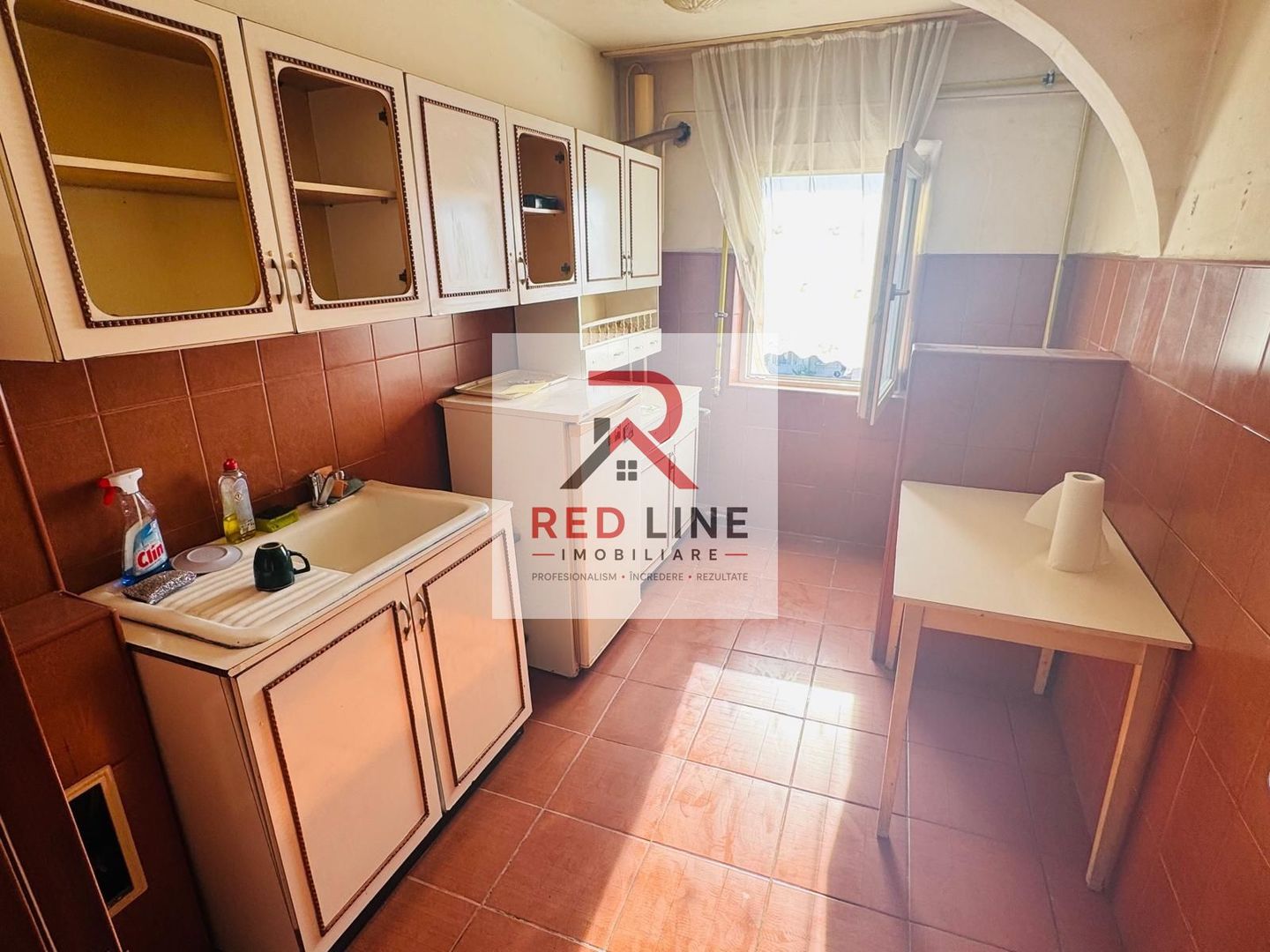 Apartament 3 camere, decomandat,etaj 4 (zona centrala Hotel Traian) - Poză 3