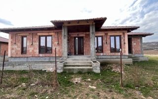 Casa individuala de vanzare, semifinisata in zona Sard - Poză 1