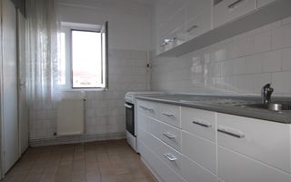 apartament 3 camere, 2 bai, centrala proprie, ideala pentru un cuplu - Poză 2
