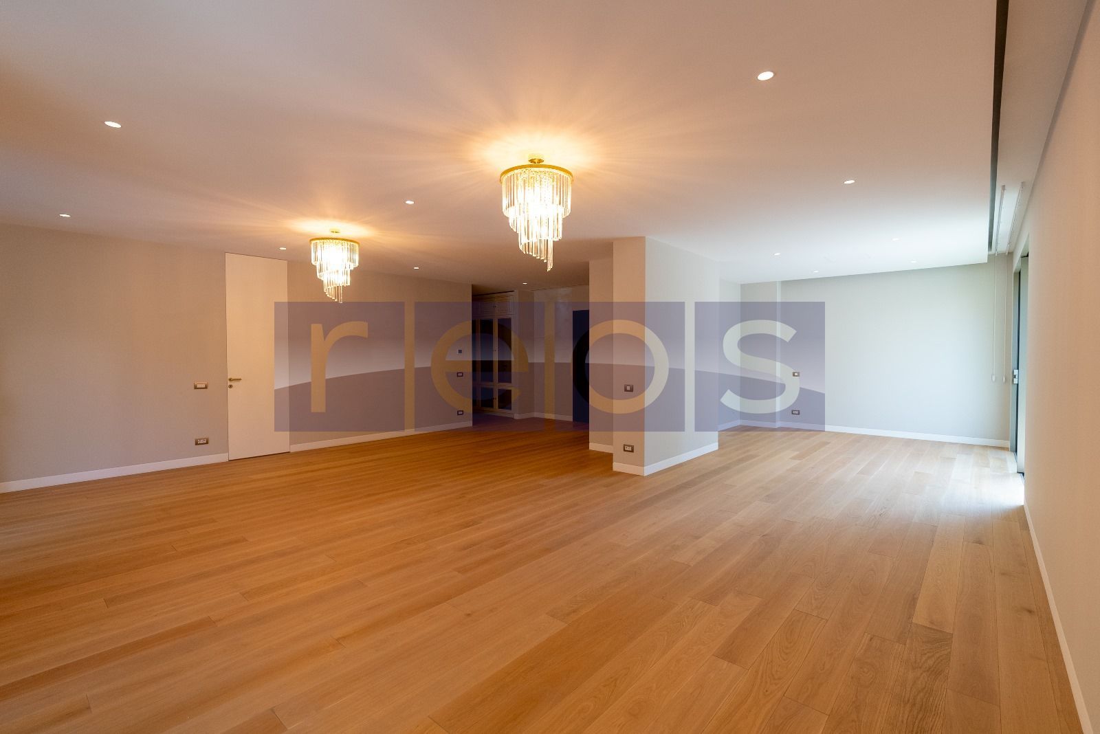 APARTAMENT ZAMBACCIAN PREMIUM | 200 MP 4 CAMERE| LOC PARCARE - Poză 2