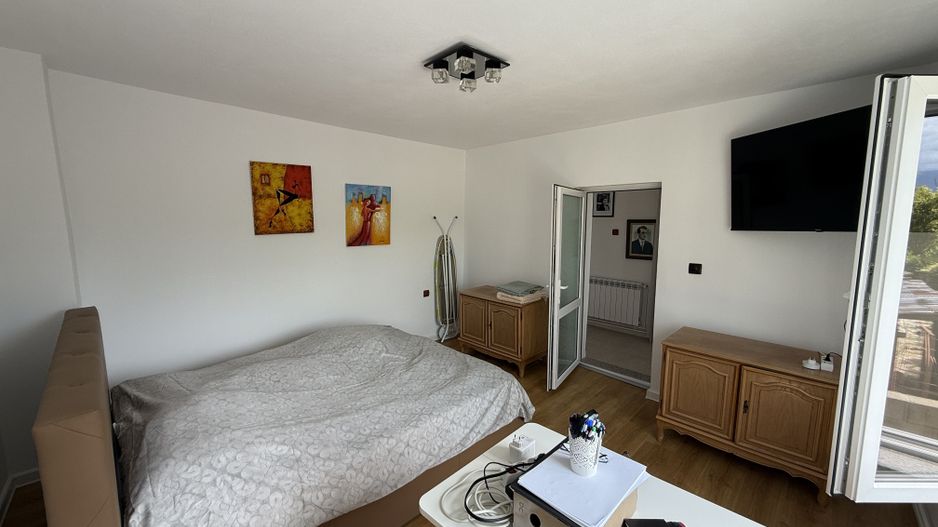 Apartament tip casă la curte, lângă pădure – Zărnești - Poză 15