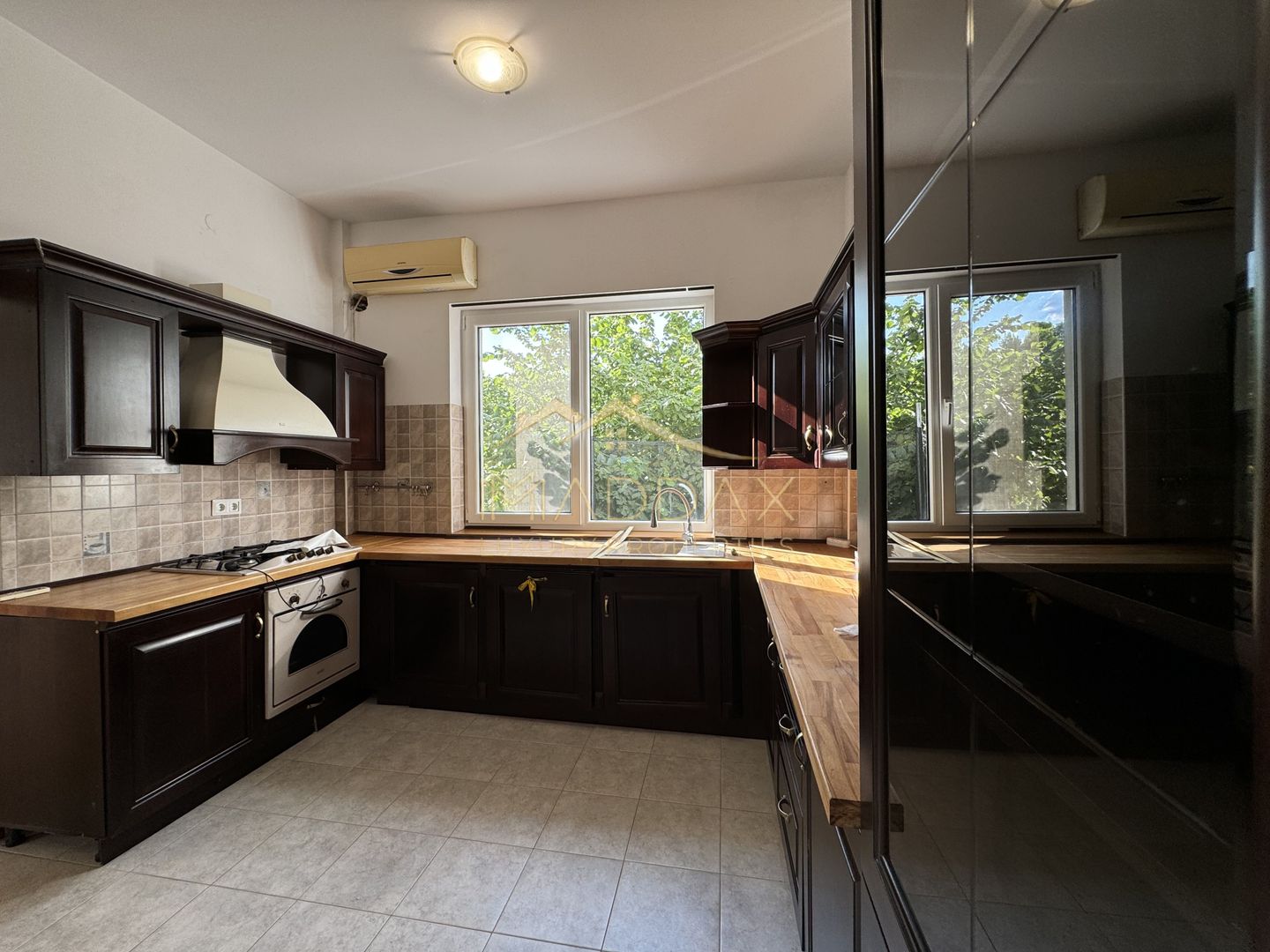 Vila Individuala 7 camere*Piscina*Teren 1000 mp / 8 parcari// Erou Iancu Nicolae - Poză 16