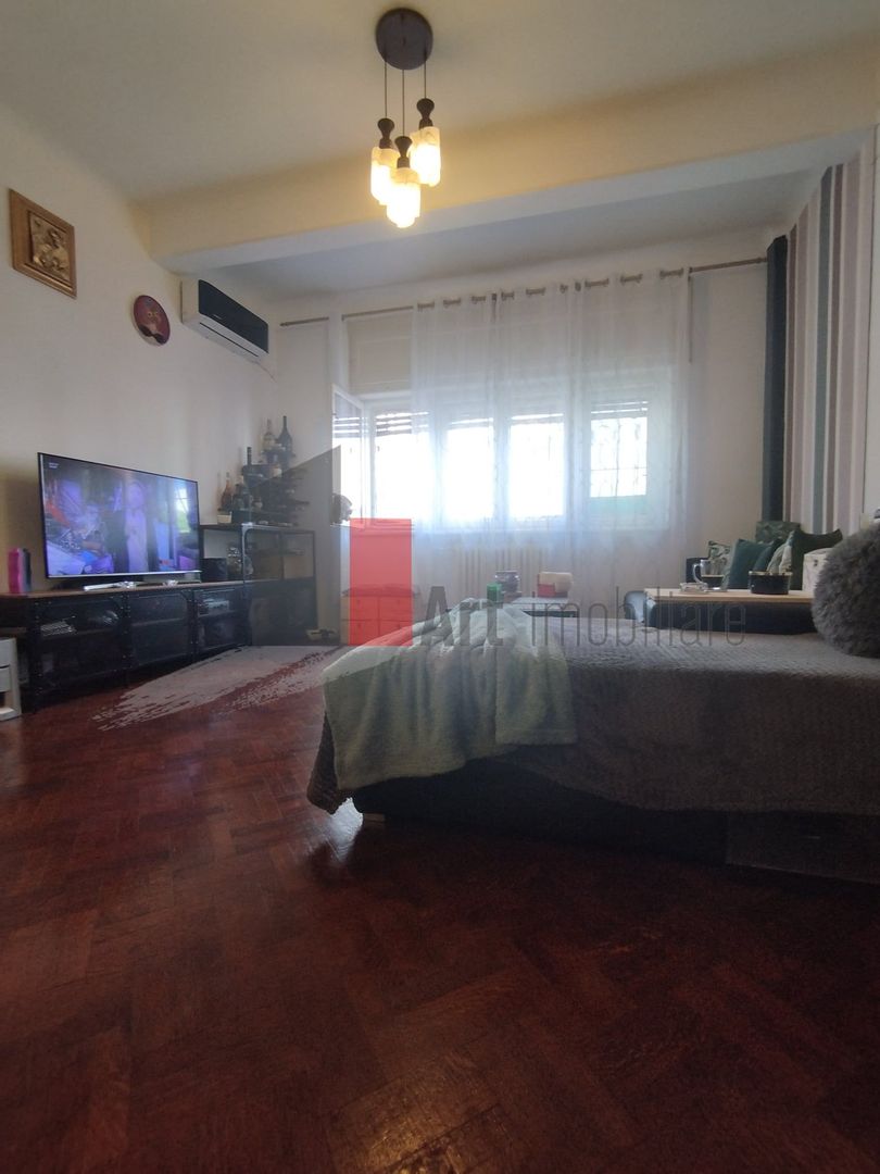 Apartament cu 3 camere de vanzare-Piata Victoriei - Poză 1