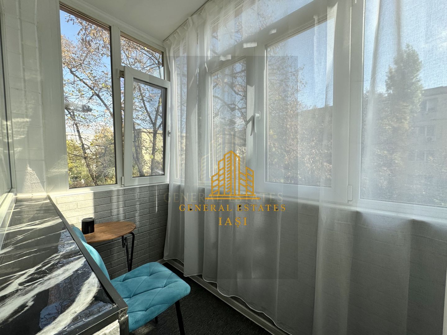 Vânzare apartament cu 2 camere 52 m.p. în Pod Roș - Poză 12