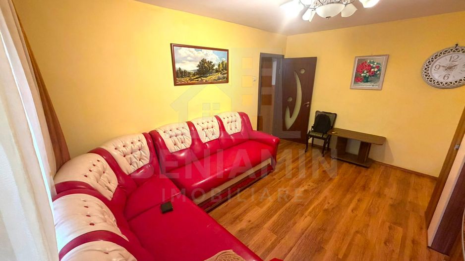 Apartament cu 3 camere - Craiovita Noua - etaj intermediar - Poză 2