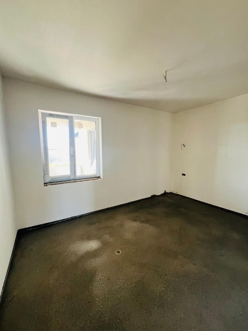 Casa noua ,  finisata cu 5 camere in localitatea Santandrei - Poză 5