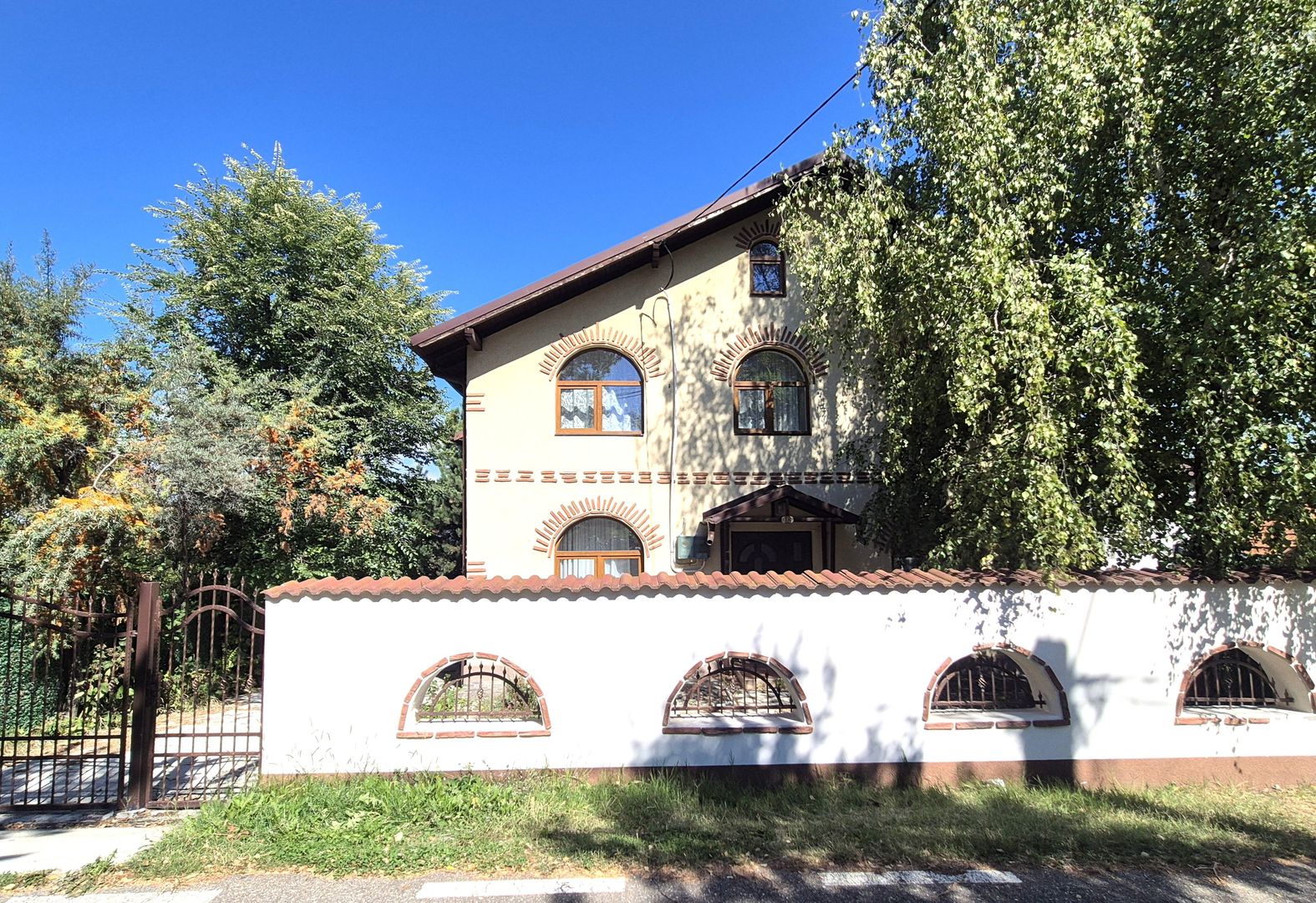 COMISION 0% - Casa cu view specataculos, D+P+M 236mp teren 436mp Campulung Arges - Poză 1
