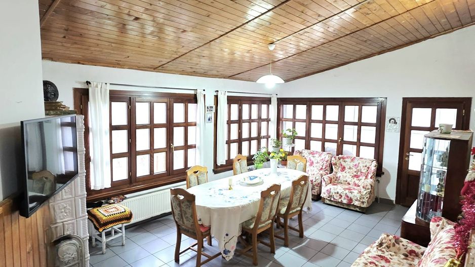 DE VANZARE CASA 5CAMERE ZONA CENTRALA TALMACIU - Poză 2