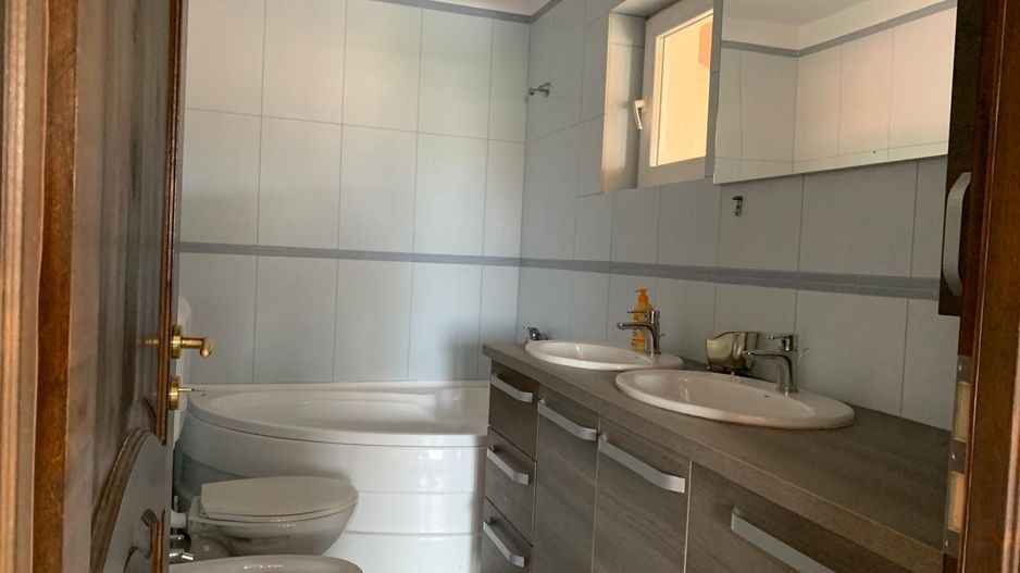 Duplex premium în vatra veche a localității Moșnița Veche - Poză 16