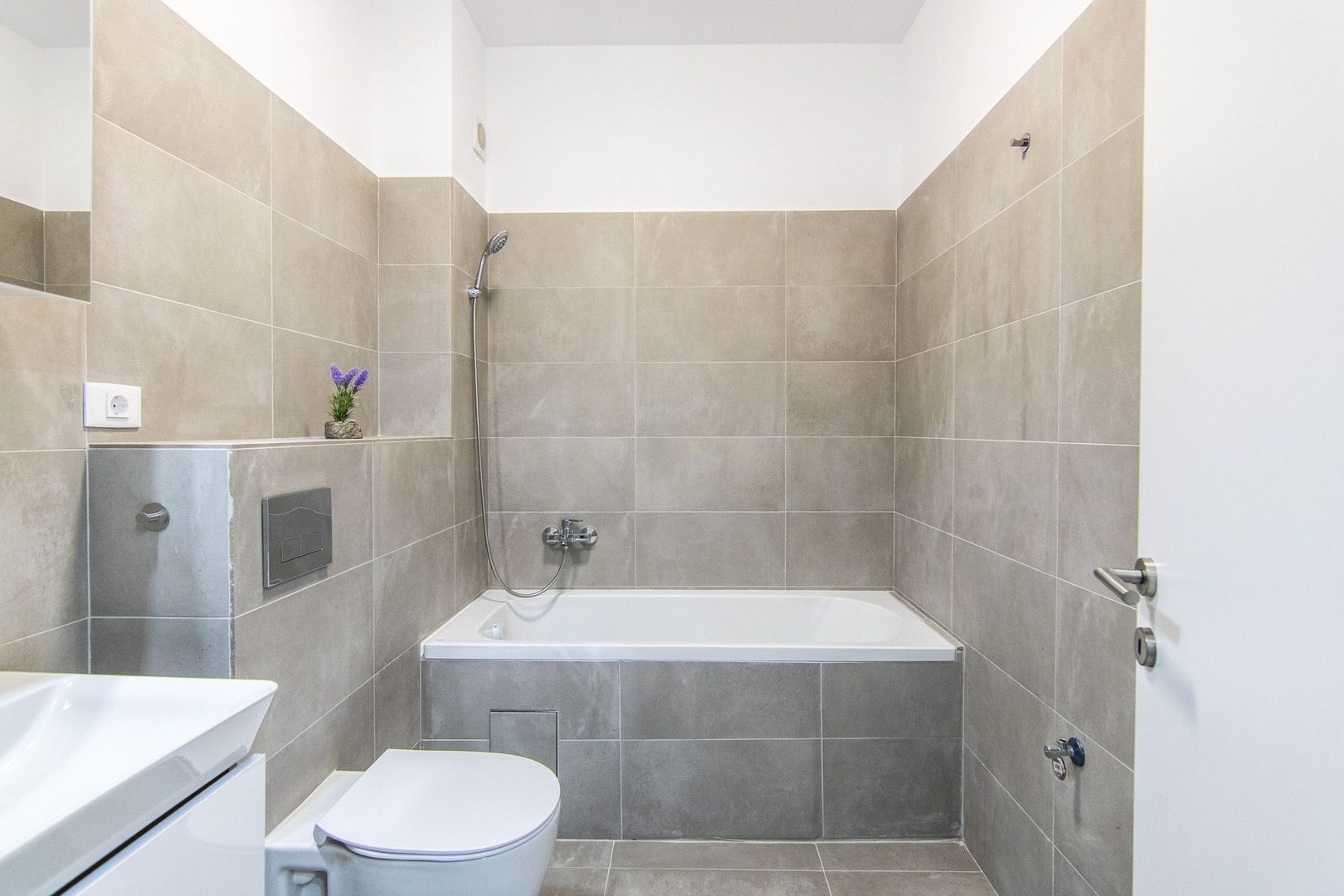 Garsoniera De Inchiriat | langa Metrou | Iuliu Maniu | Mobilata si Utilata - Poză 33