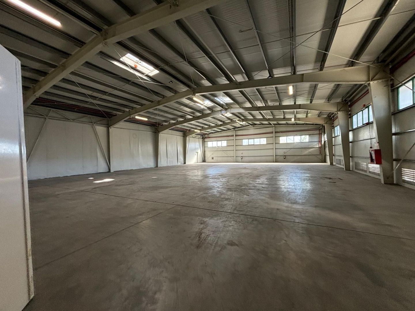 Hala 5000 mp dotata pentru productie si depozitare ISU categoria D - Poză 36