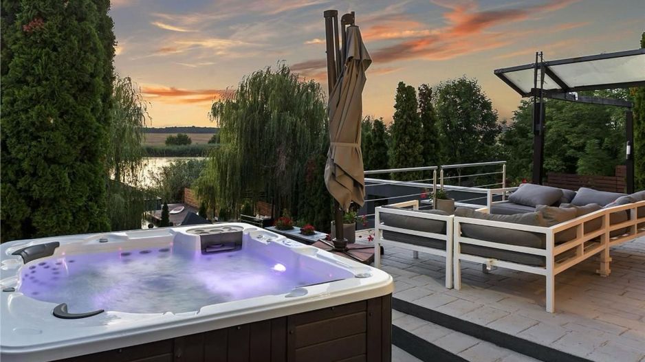 VILA EXCLUSIVISTA CU PISCINA IN SNAGOV - Poză 2